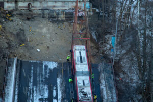 Fern Hollow Bridge bus extraction - Heather Schor Photo - jan 2022 -5R1A6154