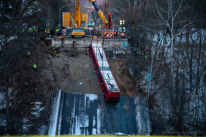 Fern Hollow Bridge bus extraction - Heather Schor Photo - jan 2022 -5R1A6172