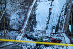 Fern Hollow Bridge bus extraction - Heather Schor Photo - jan 2022 -5R1A6267