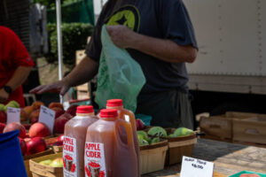 14- Squirrel Hill Farmer's Market - Heather Schor Photography -5R1A8633_